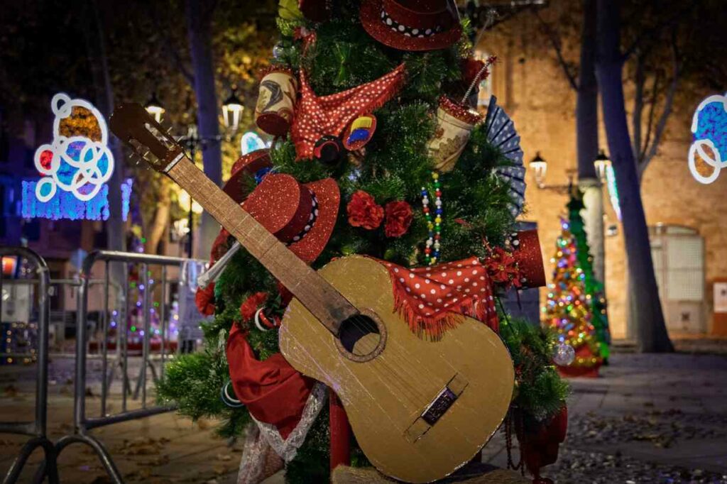 El Paseo Navideño en Argamasilla de Alba toma la Glorieta con árboles únicos hechos a mano y un mensaje común: Navidad para todos 46 paseonavideno navidad para todos 46