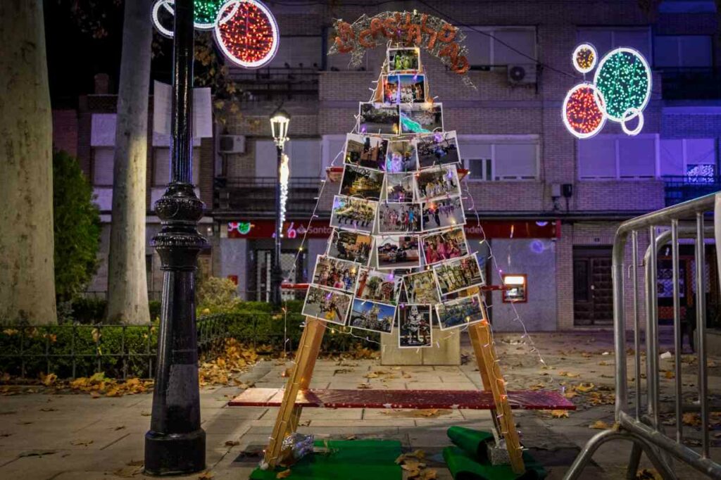 El Paseo Navideño en Argamasilla de Alba toma la Glorieta con árboles únicos hechos a mano y un mensaje común: Navidad para todos 49 paseonavideno navidad para todos 49