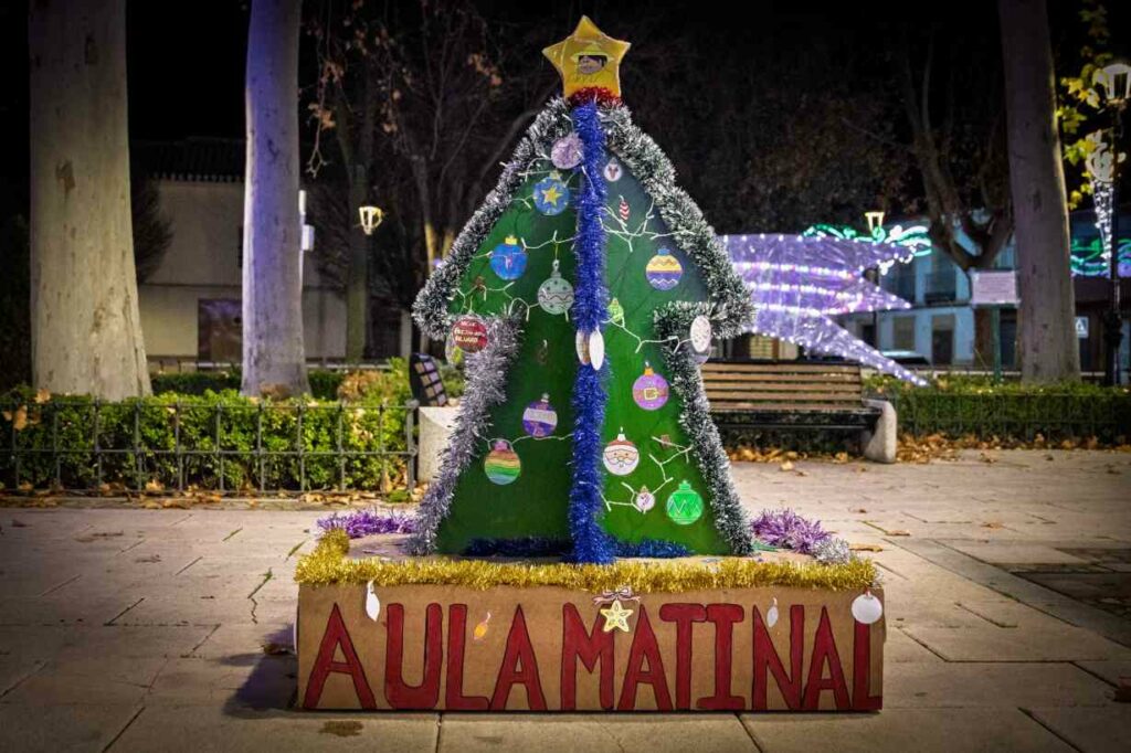 El Paseo Navideño en Argamasilla de Alba toma la Glorieta con árboles únicos hechos a mano y un mensaje común: Navidad para todos 53 paseonavideno navidad para todos 53