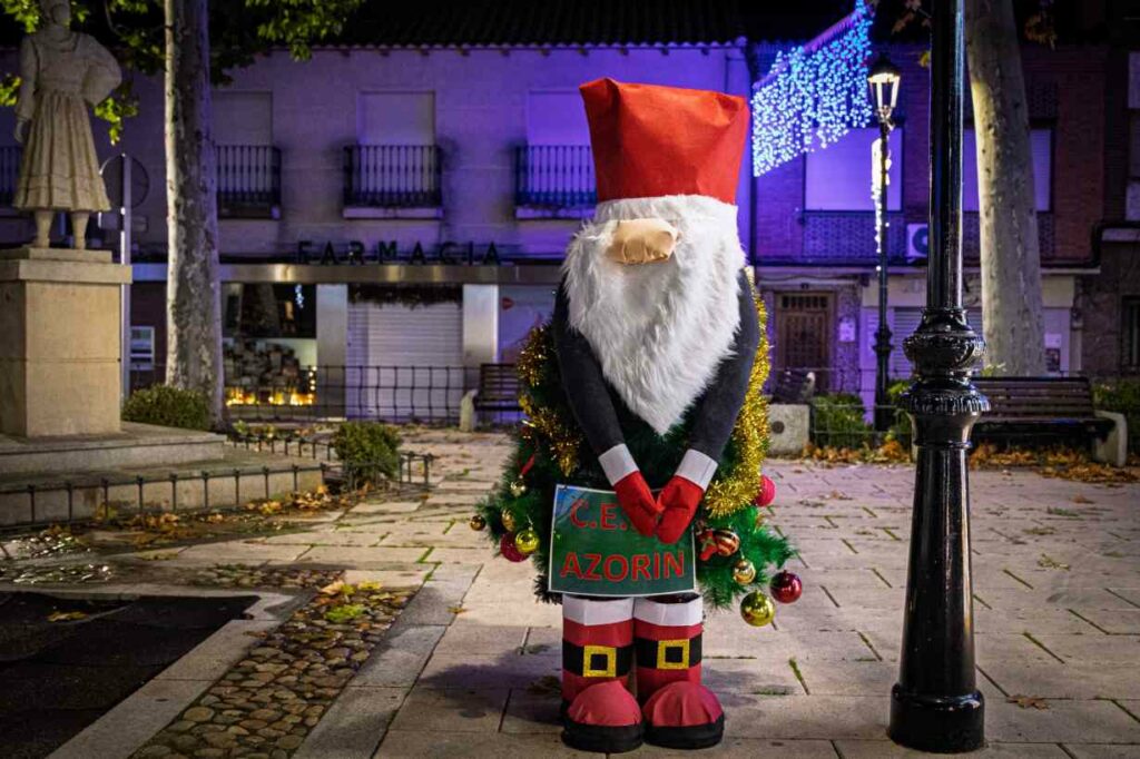 El Paseo Navideño en Argamasilla de Alba toma la Glorieta con árboles únicos hechos a mano y un mensaje común: Navidad para todos 55 paseonavideno navidad para todos 55