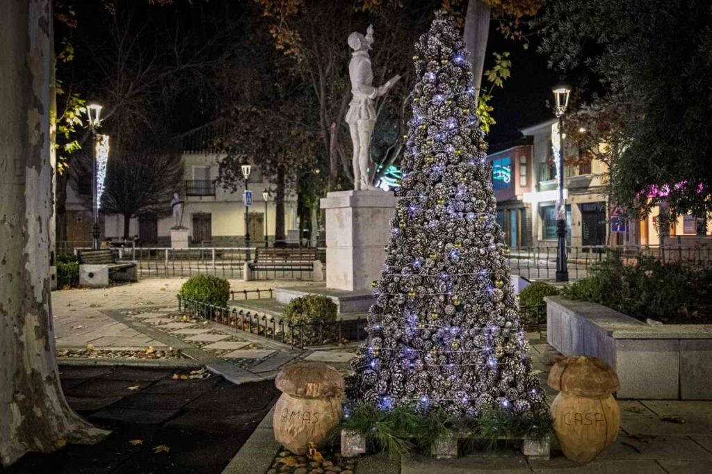 El Paseo Navideño en Argamasilla de Alba toma la Glorieta con árboles únicos hechos a mano y un mensaje común: Navidad para todos 56 paseonavideno navidad para todos 56