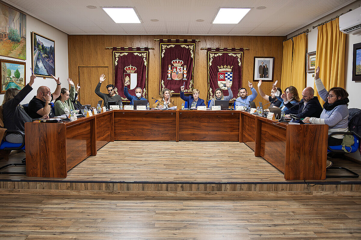 El Pleno Ordinario en Argamasilla de Alba aprueba por unanimidad la Ordenanza de Movilidad Ciclista y varias iniciativas en materia de agua y protección a víctimas de violencia de género.