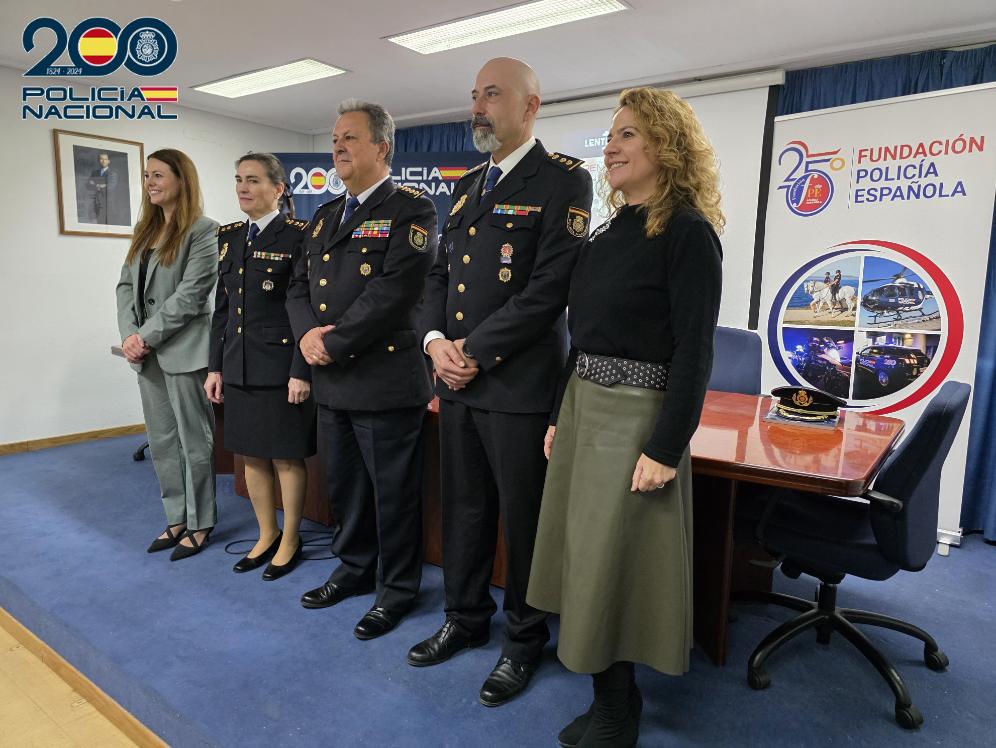 La Policía Nacional firma el convenio para la convocatoria del II Premio de Fotografía LENTE AZUL 2025
