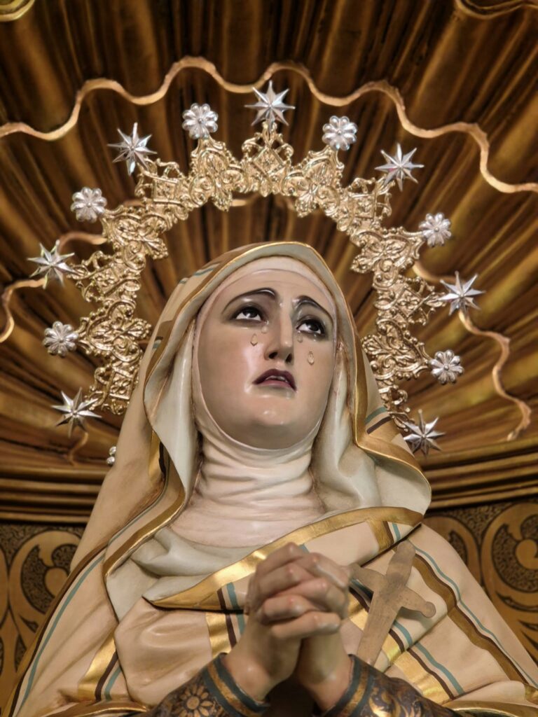 La histórica aureola de “Ntra Sra del Mayor Dolor” vuelve a brillar tras una cuidada restauración 6 restauracionaureola 2