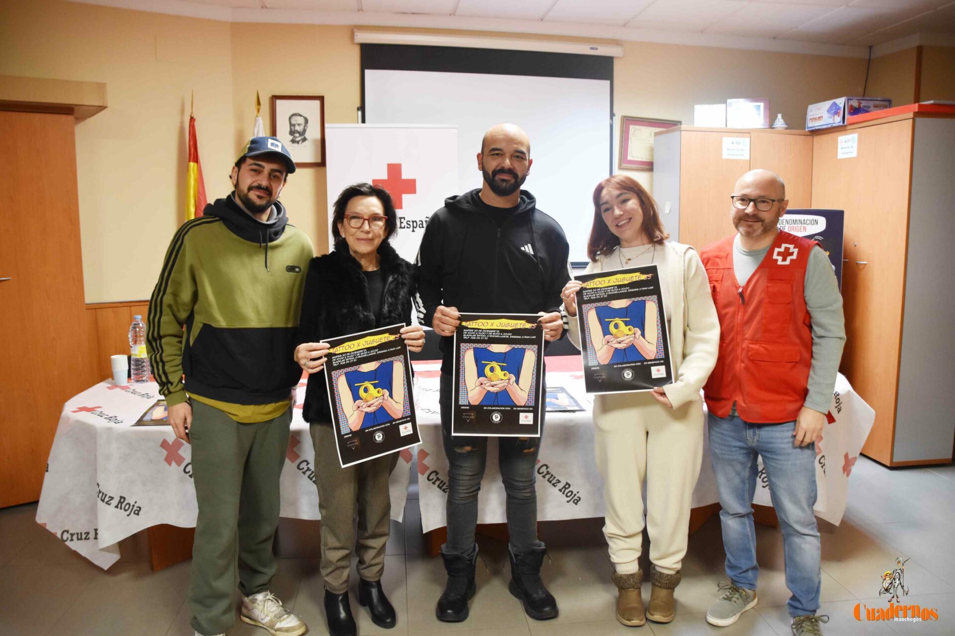 “Un tatuaje por un juguete”: Black-Lab Tattoo y Cruz Roja Tomelloso refuerzan su campaña navideña para la infancia vulnerable