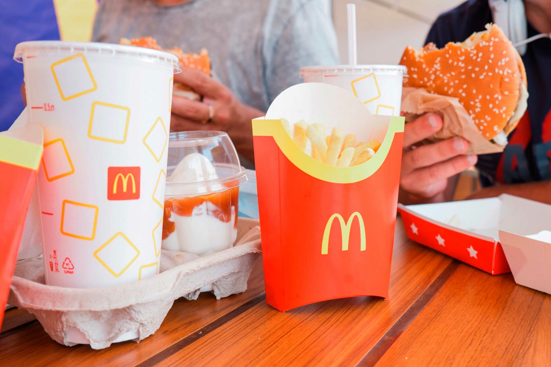 Tomelloso estrena hoy McDonald’s en el nuevo centro comercial: colas, bandejas y ambiente espectacular