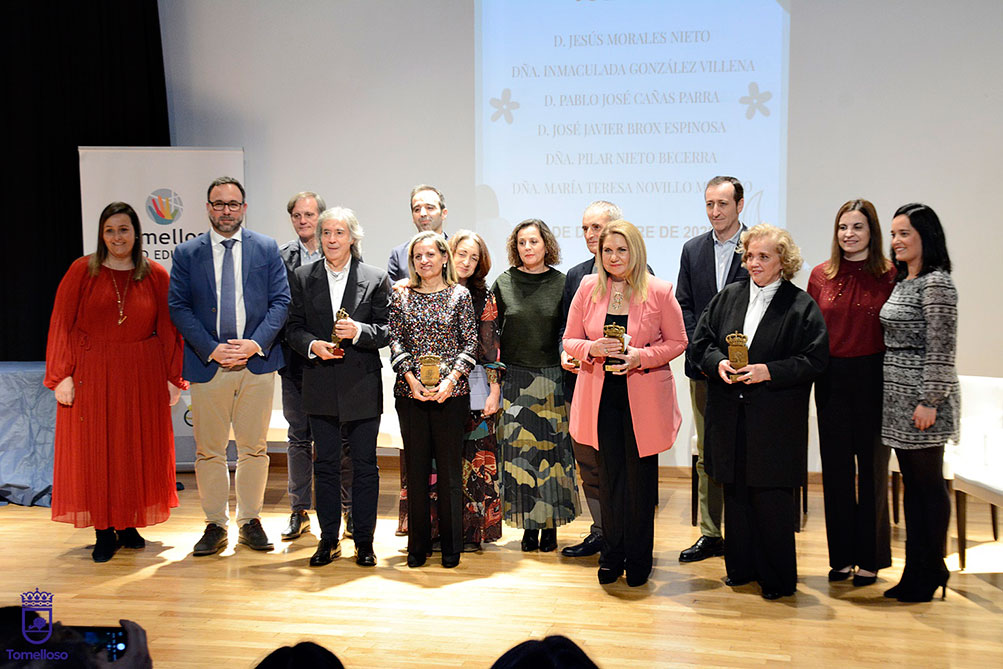 Tomelloso rinde homenaje a seis docentes jubilados en un acto cargado de emoción y reconocimiento