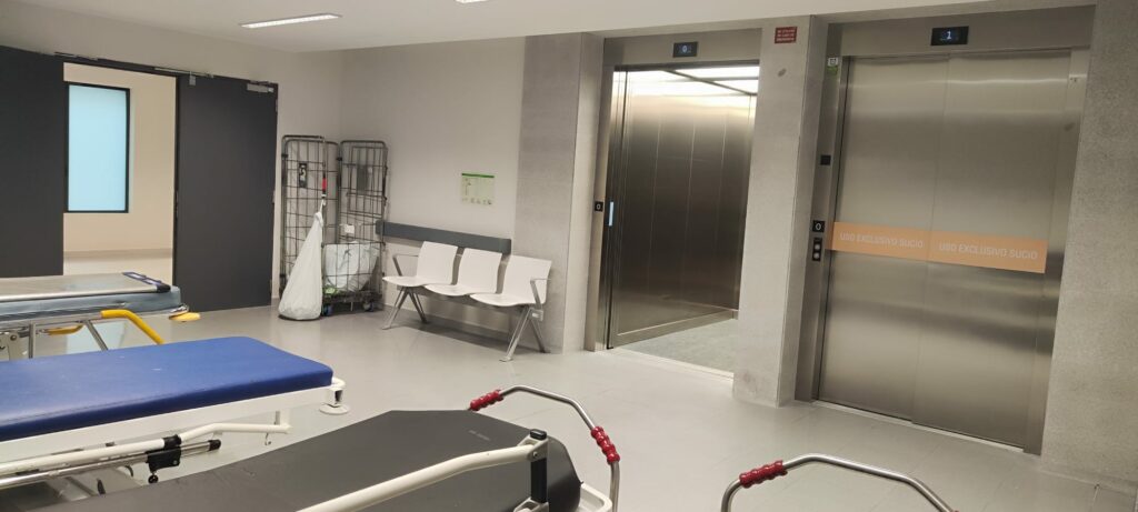 UGT lamenta el nuevo episodio de déficit asistencial en el Hospital de Toledo: un “parking” de pacientes en la sala de los ascensores 1 ugt camas ascensores