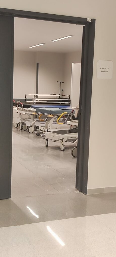 UGT lamenta el nuevo episodio de déficit asistencial en el Hospital de Toledo: un “parking” de pacientes en la sala de los ascensores 2 ugt camas ascensores 3