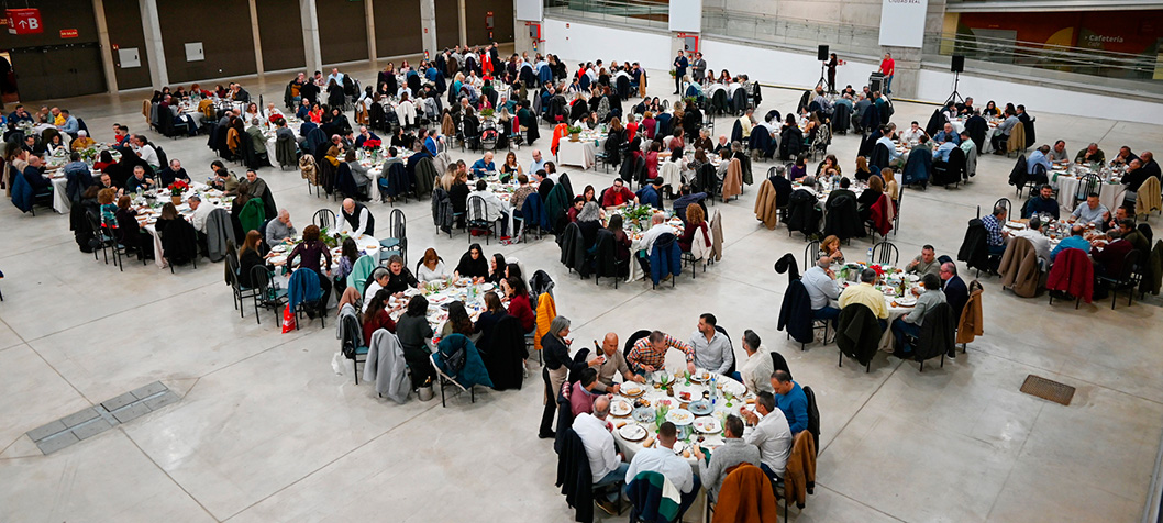 Valverde pone en valor en la tradicional comida de Navidad el trabajo de la plantilla de la Diputación como motor de servicio público para toda la provincia