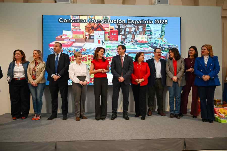 Valverde pone en valor la libertad, la justicia y la dignidad que encarna la Constitución: “Ningún niño o niña es diferente por su origen, por su condición o por el color de su piel” 3 valverde diputacion constitucion 4