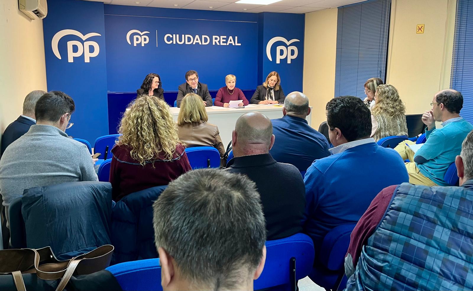 Valverde critica la “responsabilidad directa” de Page en la continuidad de Sánchez y denuncia el agotamiento de ambos gobiernos