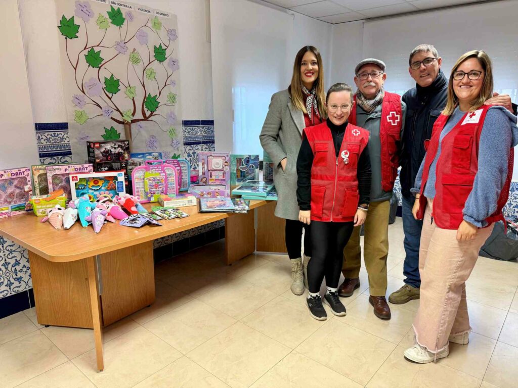 El Ayuntamiento de Villacañas y Cruz Roja Villacañas trabajan para que ningún niño de la localidad se quede sin juguetes 2 villacanas juguetes 3