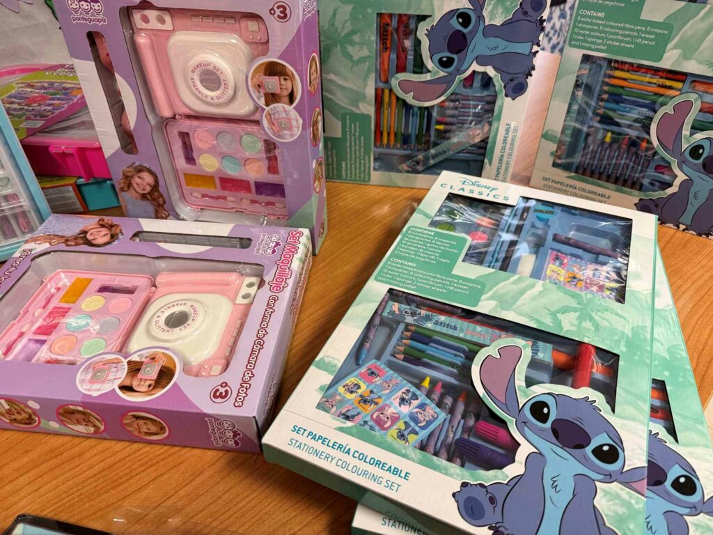 El Ayuntamiento de Villacañas y Cruz Roja Villacañas trabajan para que ningún niño de la localidad se quede sin juguetes 3 villacanas juguetes 4