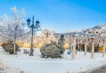 Un espectacular árbol de ganchillo de 8 metros inaugurará la Navidad en Villar de Cañas