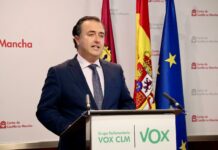 VOX denuncia que Page elimina ‘Navidad’ y ‘Semana Santa’ del calendario escolar y «exige que las tradiciones se respeten»