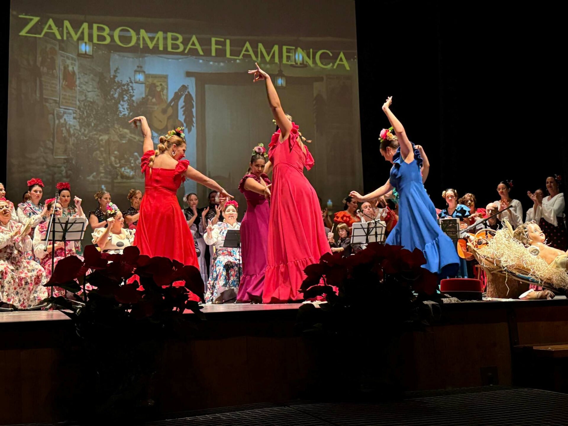 El Teatro Municipal “Miguel de Cervantes” acoge la primera Zambomba Flamenca organizada por Danzarte y Esencia Gitana