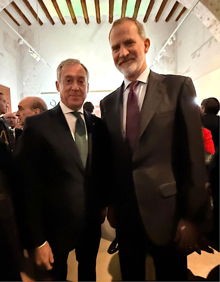 El presidente de Eurocaja Rural asiste al 160º Aniversario de 'Las Provincias' junto a Sus Majestades los Reyes de España