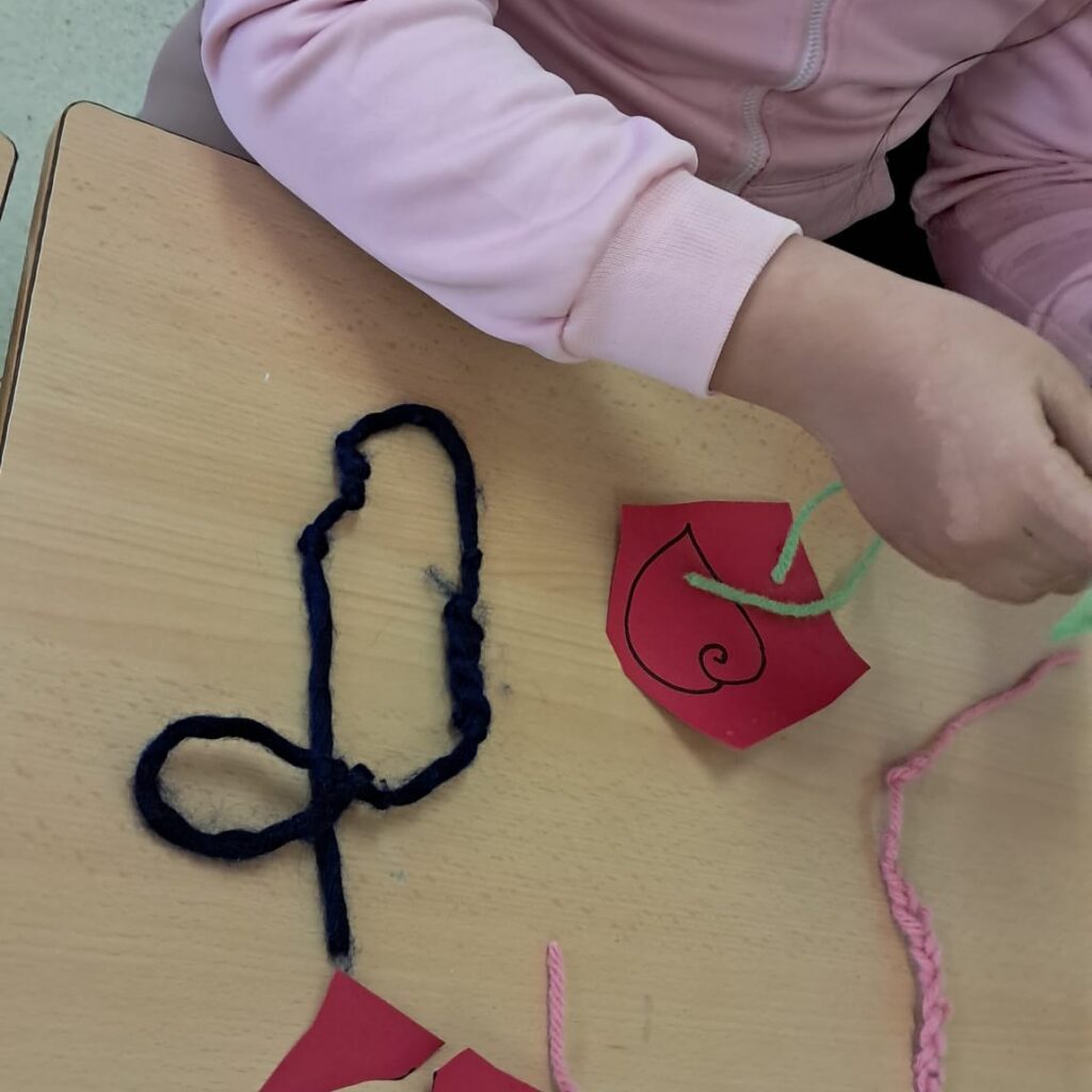 Lectura, lana y aula compartida: el IES Francisco García Pavón lleva su proyecto al CEIP Virgen de las Viñas 11 apuntodelectura 2