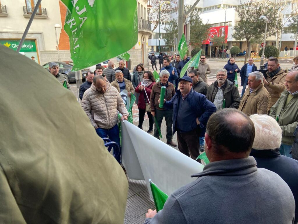 Ganaderos de toda la provincia convocados por ASAJA Ciudad Real se concentran para exigir soluciones urgentes por la lengua azul 9 asaja concentracion ganadera ciudad real 01