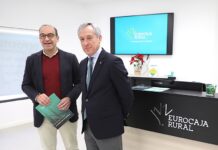 El alcalde de Cáceres visita la oficina de Eurocaja Rural en la capital El alcalde de Cáceres visita la oficina de Eurocaja Rural en la capital