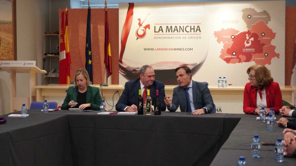 Carlos David Bonilla, reelegido Presidente del Consejo Regulador Denominación de Origen La mancha 1 carlosdavidbonilla reelegido presidente 2