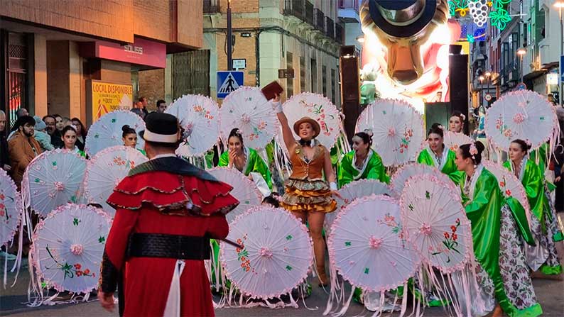 Valdepeñas convoca el XLIV Concurso Regional de Carrozas y Comparsas con un incremento de premios