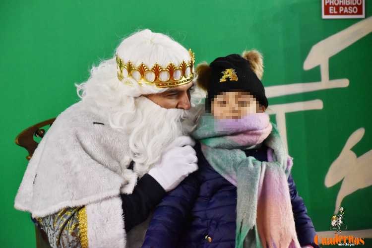 Melchor, Gaspar y Baltasar recibieron las cartas en el pabellón de la Ciudad Deportiva y desataron la emoción de los más pequeños 7 cartas reyes magos 07