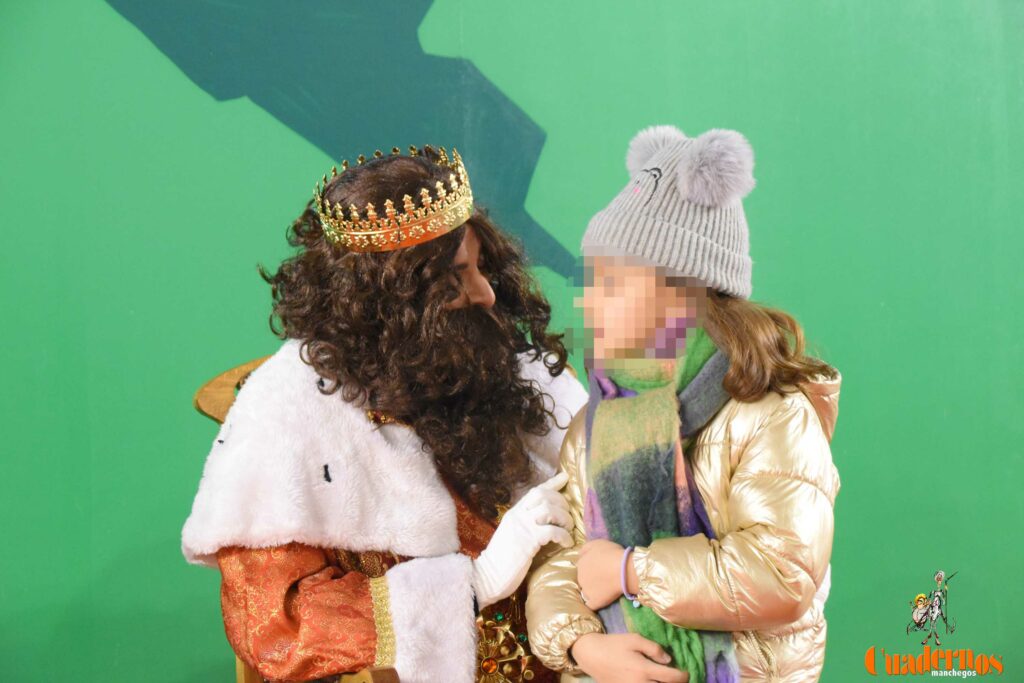 Melchor, Gaspar y Baltasar recibieron las cartas en el pabellón de la Ciudad Deportiva y desataron la emoción de los más pequeños 1 cartas reyes magos 10