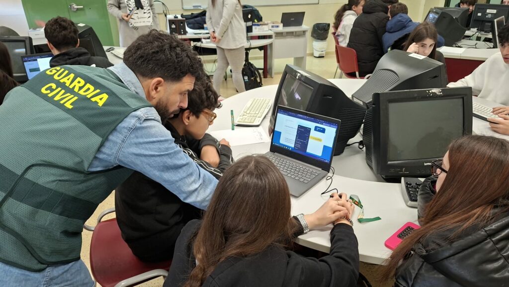 266 alumnos de la provincia de Albacete participan en la VII CIBERLIGA PRE-AMATEUR de la Guardia Civil 6 ciberliga albacete 2