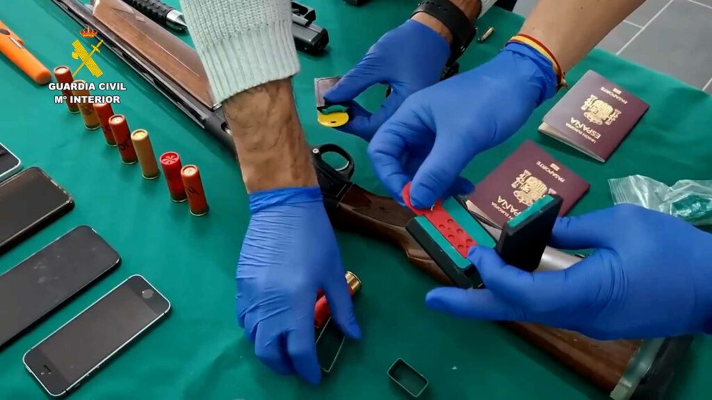 La Guardia Civil desarticula una peligrosa y violenta organización criminal especializada en “vuelcos” de droga y secuestros exprés 2 detencionorganizacioncriminal 3