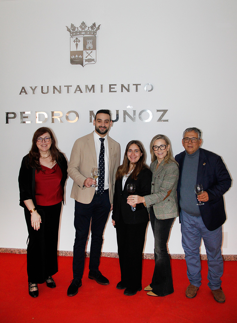 Lola Merino asiste a la Presentación del Vino Nuevo y arropa a Montserrat Olivares como Embajadora del Vino 2026 en Pedro Muñoz 
