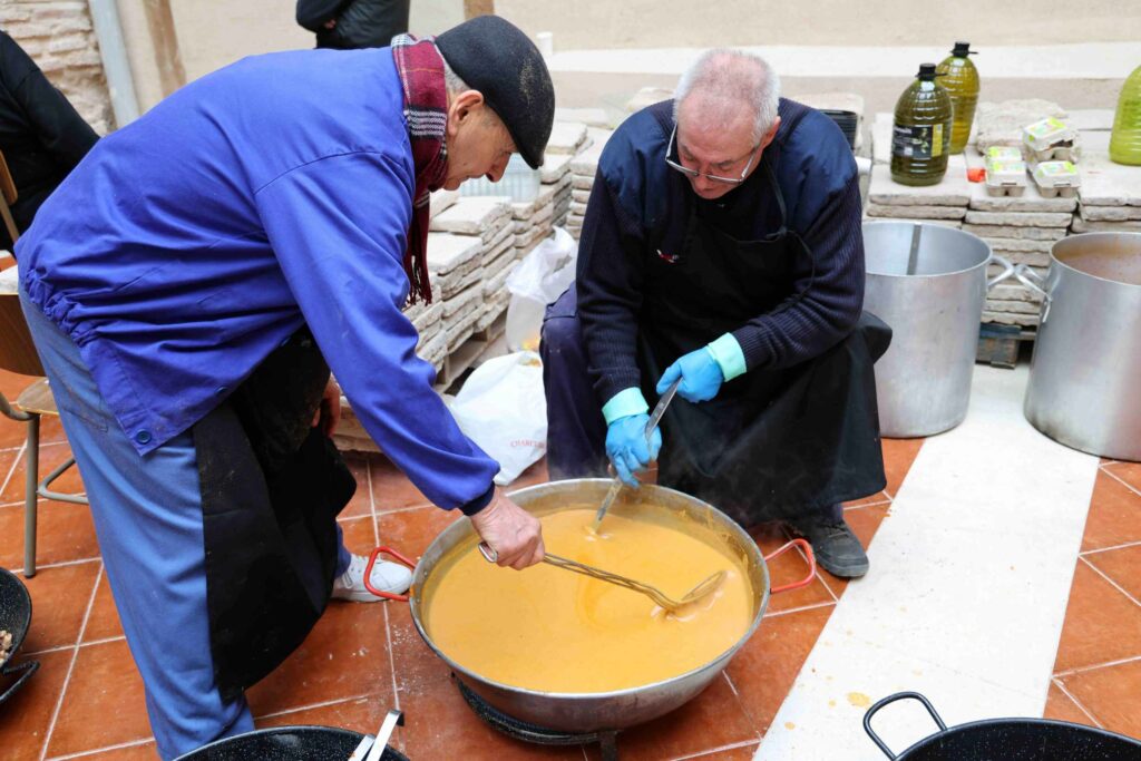 Pastrana volvió a encontrarse en la ronda de los quintos y en las migas y gachas 2 fiestas pastrana 11