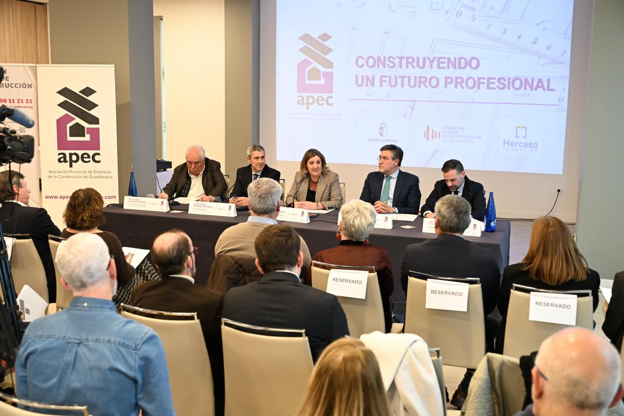 El Gobierno de Castilla-La Mancha y APEC ponen en marcha un programa piloto de Formación Profesional para formar a personas en el sector de la construcción