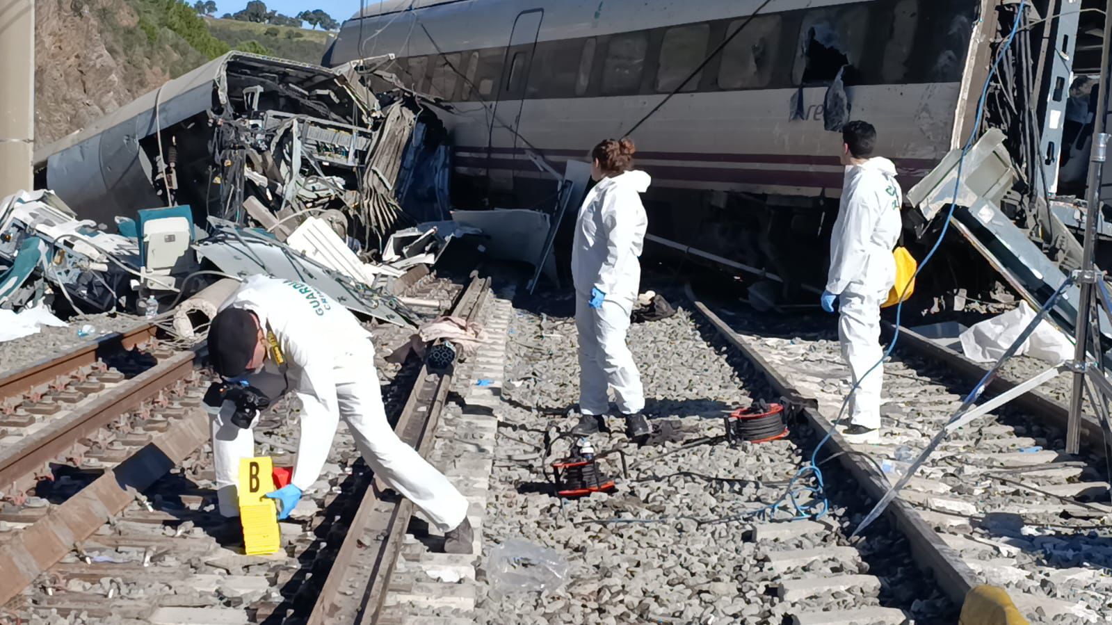 La Guardia Civil habilita oficinas en varias ciudades para la identificación y recogida de muestras de ADN tras el accidente ferroviario de Adamuz