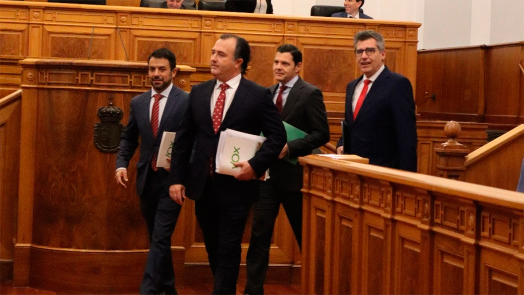 VOX registra un millar de iniciativas en 2025 frente a lo que consideran como 