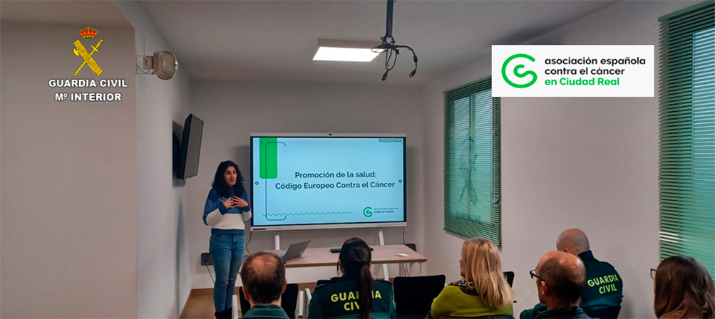 La Guardia Civil de Ciudad Real recibe la primera sesión informativa dirigida por la AECC