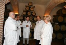 Martínez Guijarro destaca de la industria agroalimentaria de la región que “son empresas familiares que sustentan al medio rural”