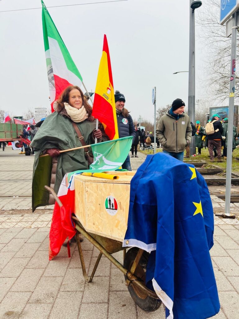 El campo europeo se planta ante MERCOSUR: Barato exige un mercado limpio, transparente y con reciprocidad 4 movilizacion asaja estrasburgo 2026 3