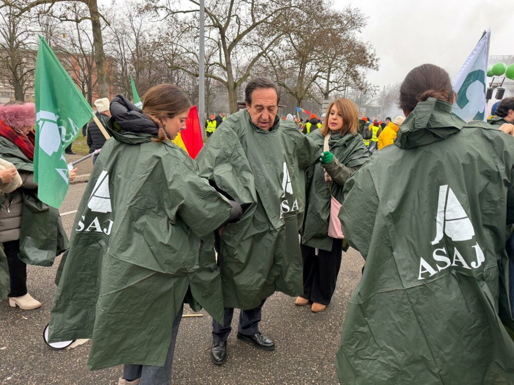 El campo europeo se planta ante MERCOSUR: Barato exige un mercado limpio, transparente y con reciprocidad 6 movilizacion asaja estrasburgo 2026 5