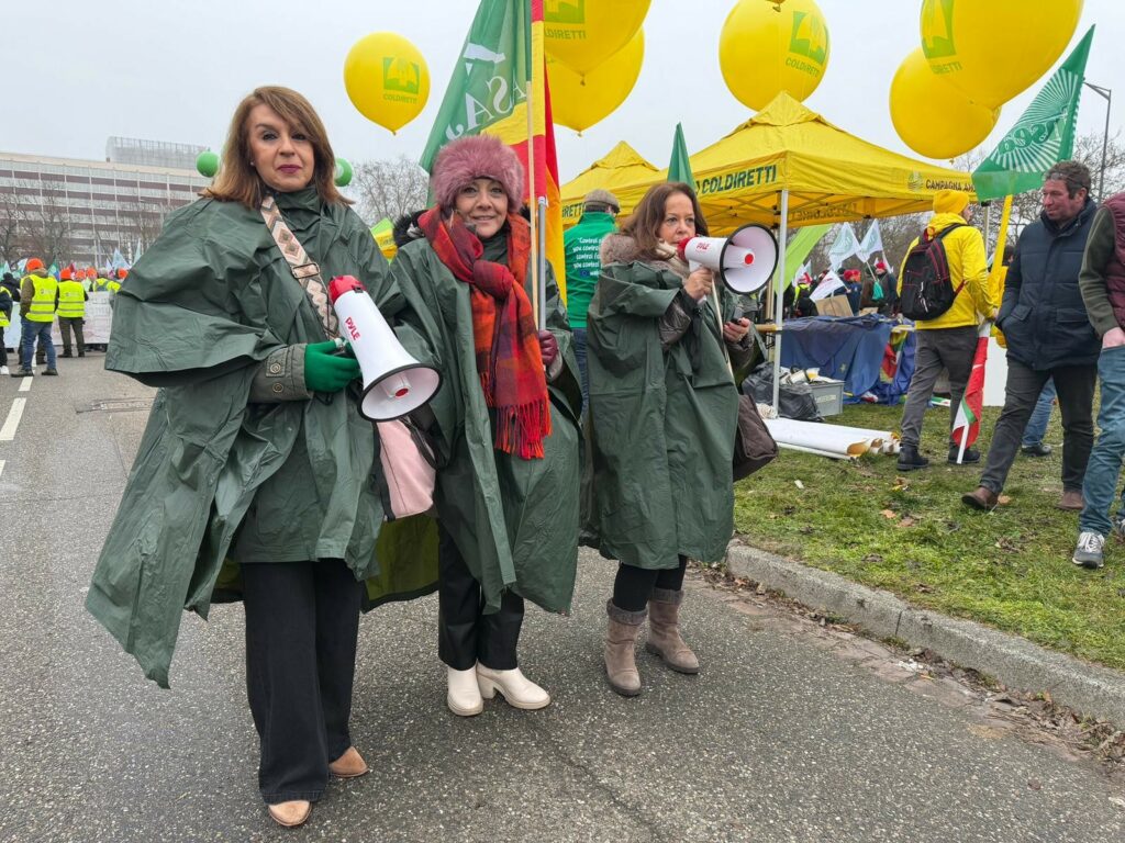 El campo europeo se planta ante MERCOSUR: Barato exige un mercado limpio, transparente y con reciprocidad 1 movilizacion asaja estrasburgo 2026 9