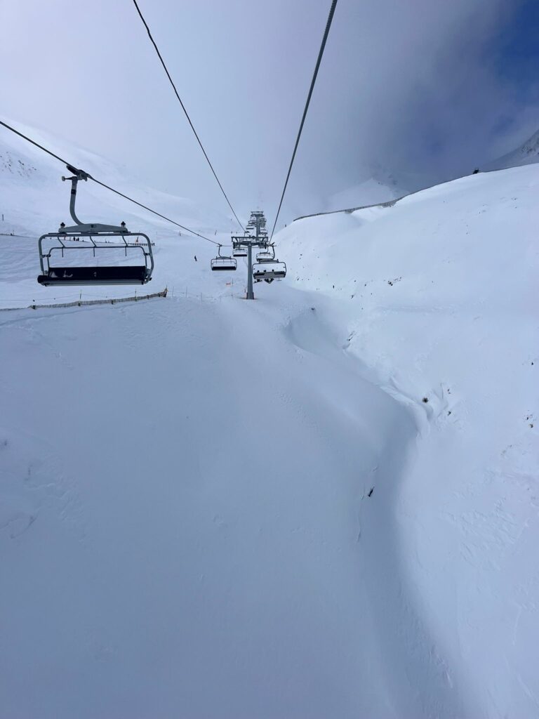 Del fuego de San Antón a la nieve de Andorra: 83 estudiantes del IES Eladio Cabañero se suben a los esquís 4 nieveeladiocabanero 2