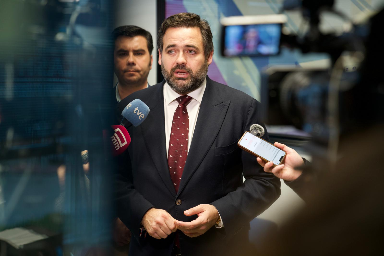 Núñez defiende una bajada de impuestos y menos burocracia para apoyar a las pymes y generar empleo en Castilla-La Mancha