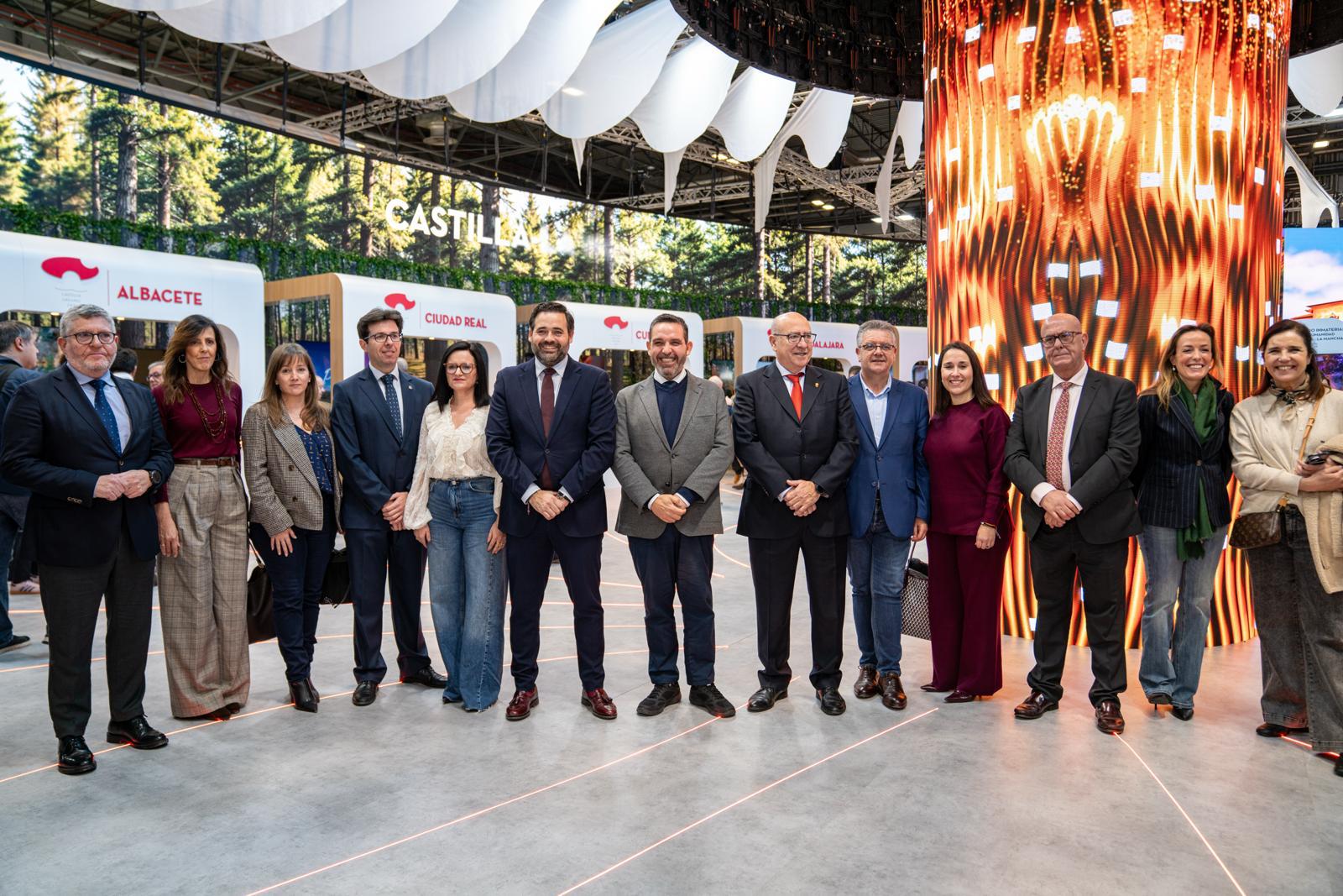 Núñez avanza que en su primer año de Gobierno pondrá en marcha un plan integral de desarrollo turístico de la mano de las agencias minoristas de la región