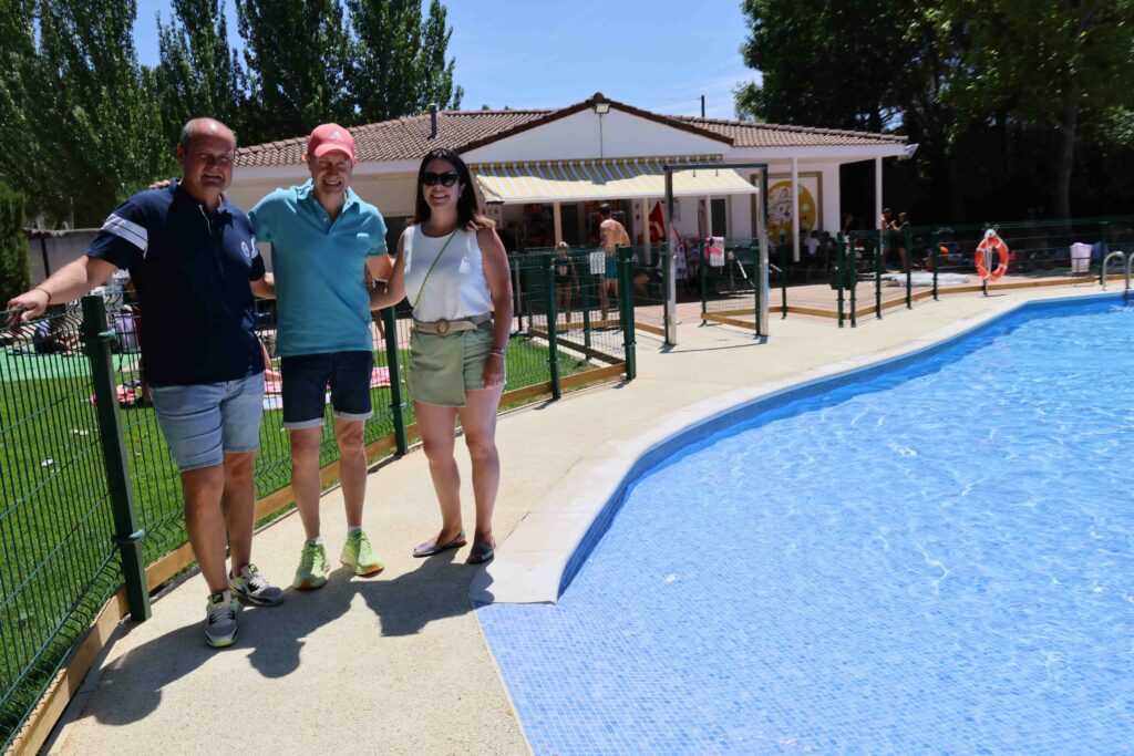 Pareja culmina un año de repleto de inversiones, como la nueva piscina municipal o la farmacia 7 parejanavidad 7