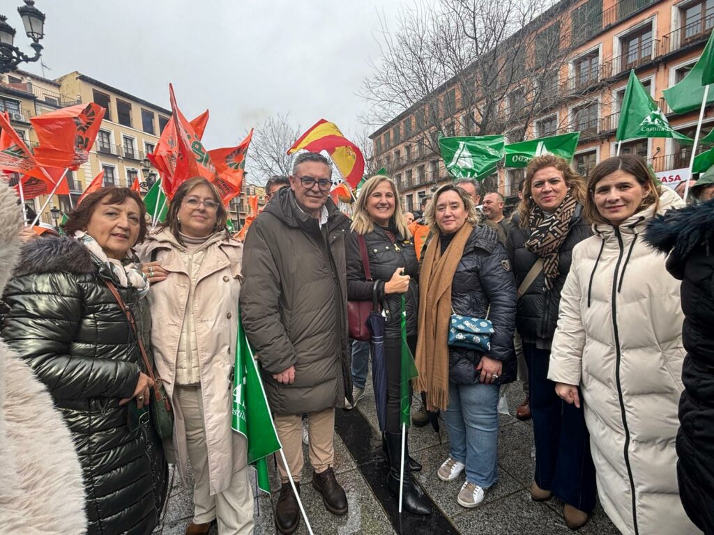El Partido Popular de Tomelloso respada al campo en la concentración celebrada ayer en Toledo 1 pprespaldotomelloso agricultura