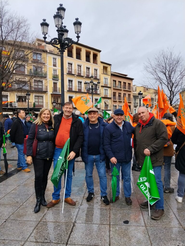 El Partido Popular de Tomelloso respada al campo en la concentración celebrada ayer en Toledo 2 pprespaldotomelloso agricultura 2