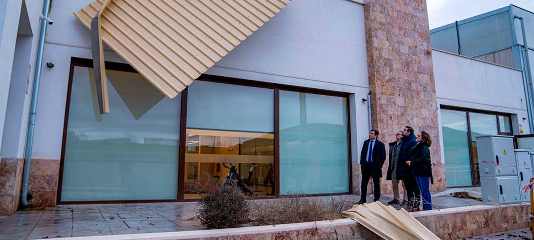 Valverde comprueba los daños ocasionados por la lluvia y el viento en Puerto Lápice