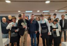 El Quijote se sienta a la mesa: cervantistas alcazareños y estudiantes de hostelería fusionan literatura y gastronomía en un almuerzo entrañable