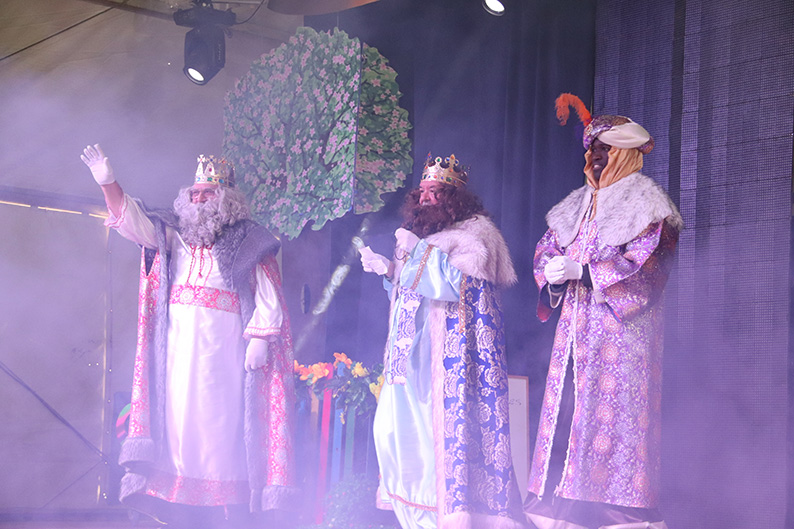 Todo listo en Manzanares para la llegada de los Reyes Magos, que dejarán 1.500 kilos de caramelos